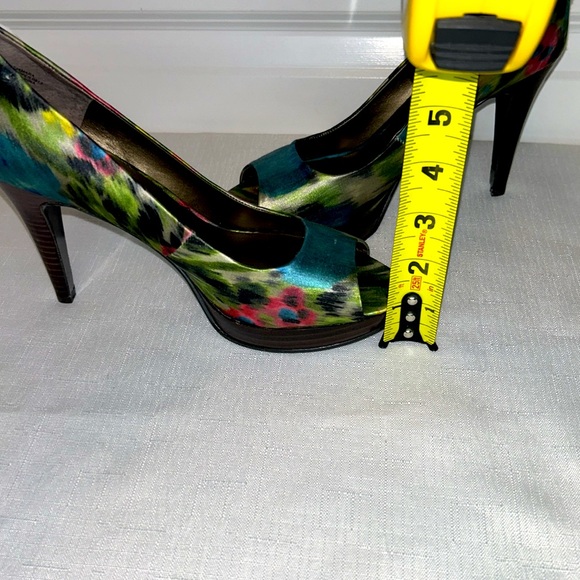 Bandolino Size 6 -BD7 Jamara Satin Watercolor Open Toe High Heel Stiletto - Picture 9 of 10